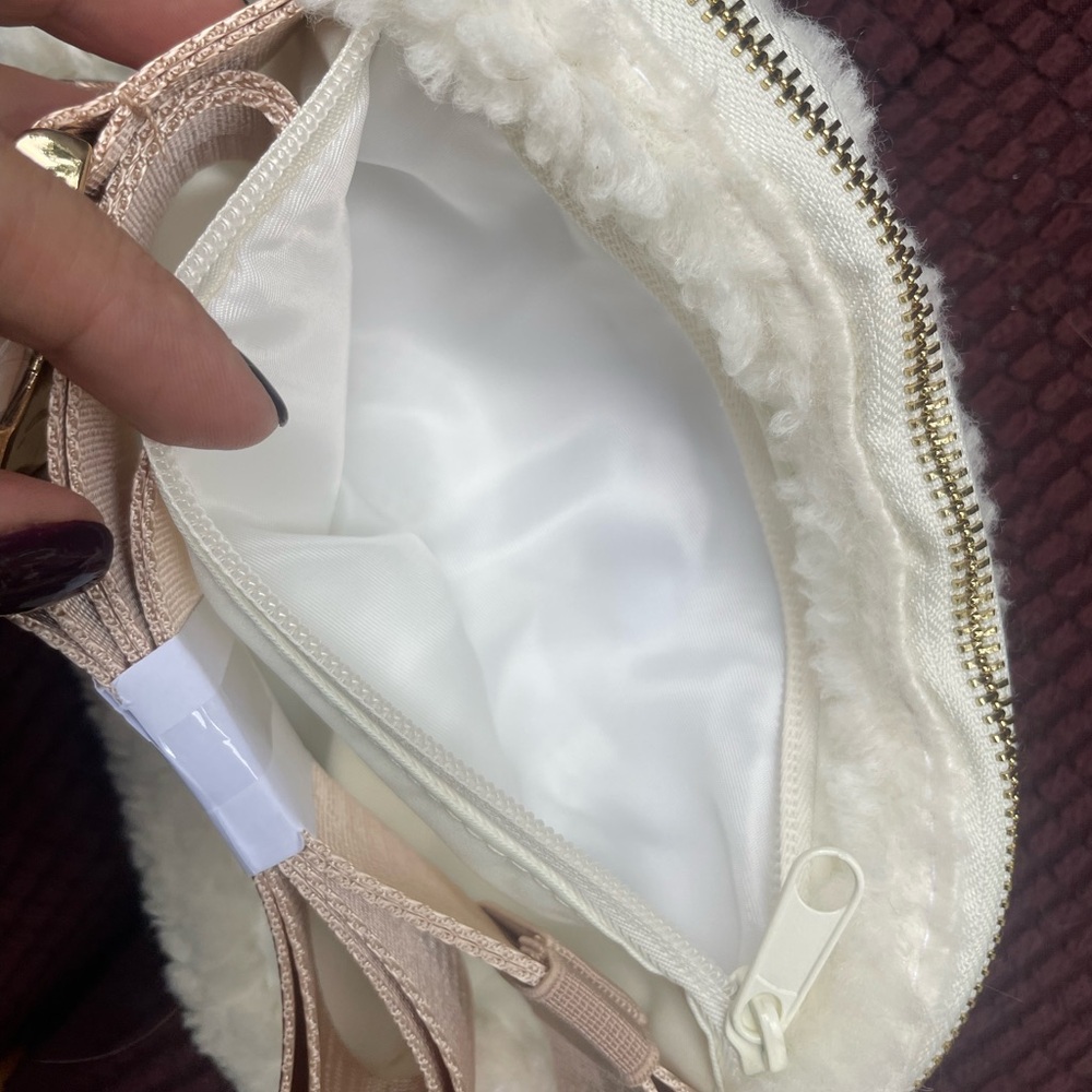 Brand new Fleece Cream hip bag / fanny pack / bum bag w/Rose Gold strap- Darling - Picture 4 of 5